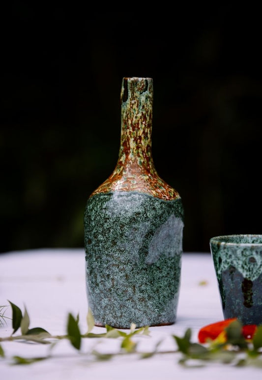 Bouteille en céramique marron et bleu