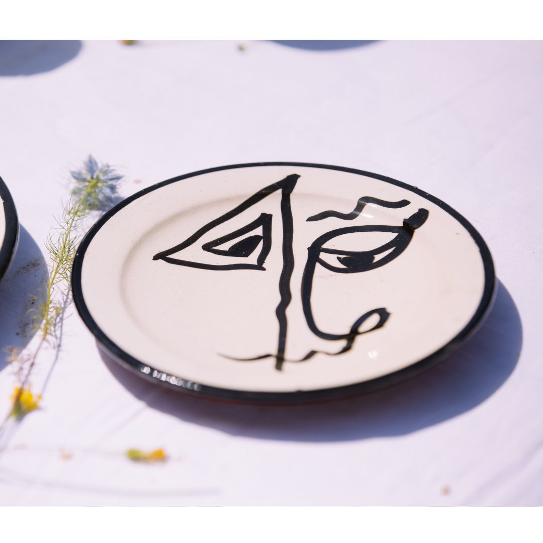 Assiette en Céramique Terre Cuite Blanche – Visage