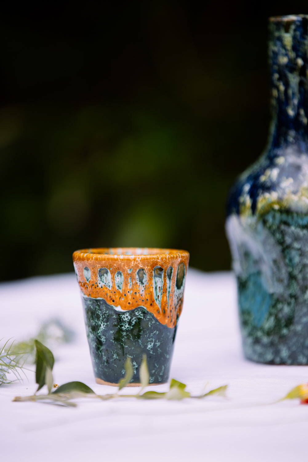 Tasse gobelet espresso en céramique – vert & ocre