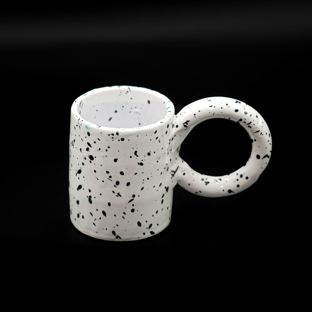 Tasse en céramique avec anse ronde – Émail blanc brillant