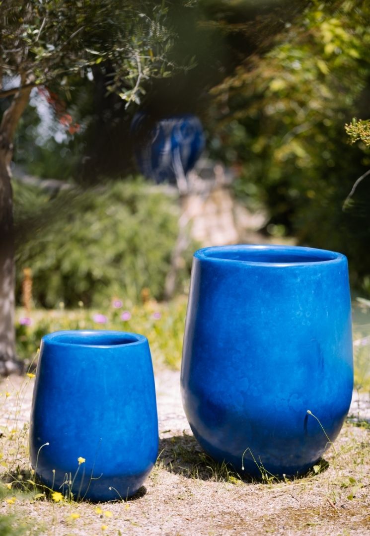 Pot en céramique bleu émaillé