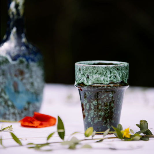 Tasse gobelet en céramique – Façon Vallauris, vert & bleu clair