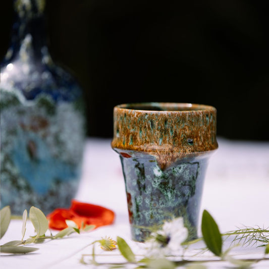 Tasse gobelet espresso en céramique – vert & ocre
