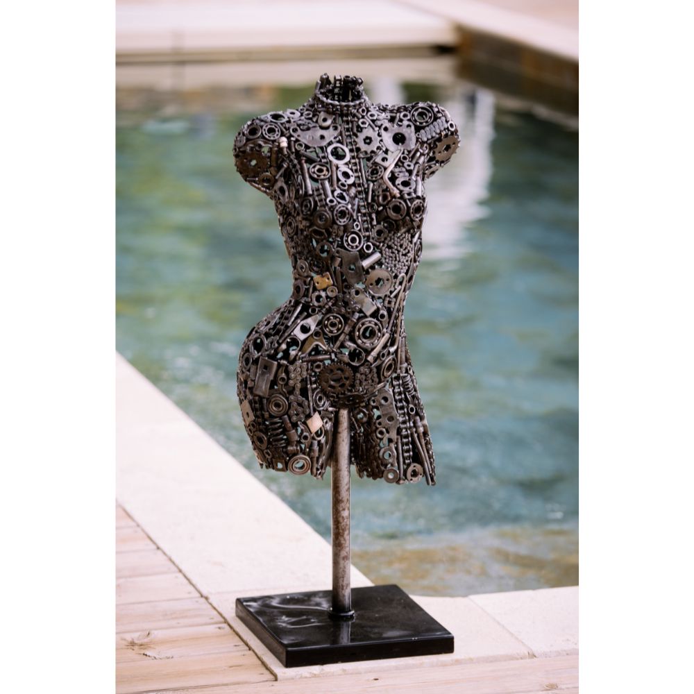 Statue buste femme en métal - 1m