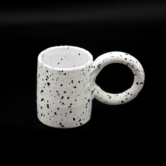 Tasse en céramique avec anse ronde – Émail blanc brillant
