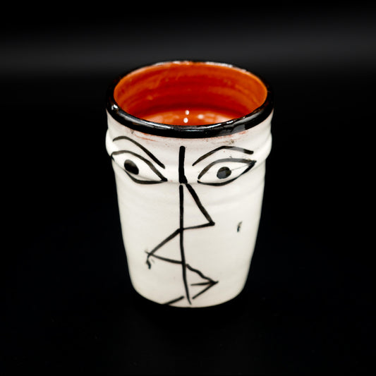 Tasse gobelet en céramique – Blanc mat & motif visage noir