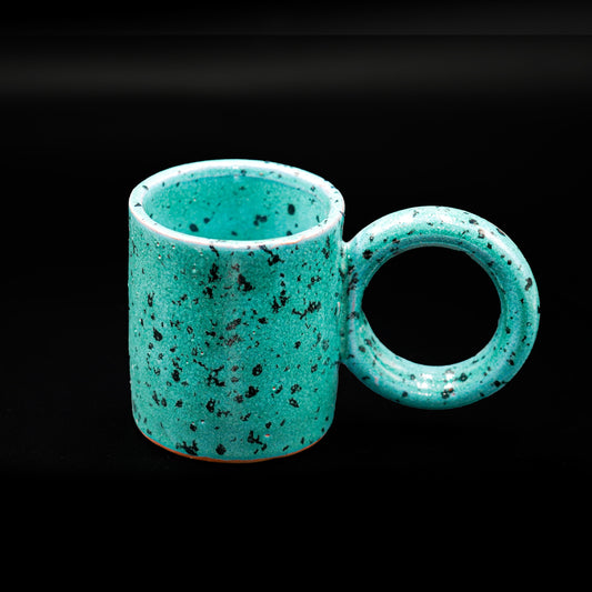 Tasse en céramique avec anse ronde