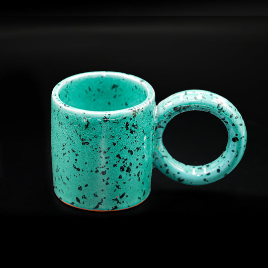 Tasse en céramique avec anse ronde – Émail bleu profond