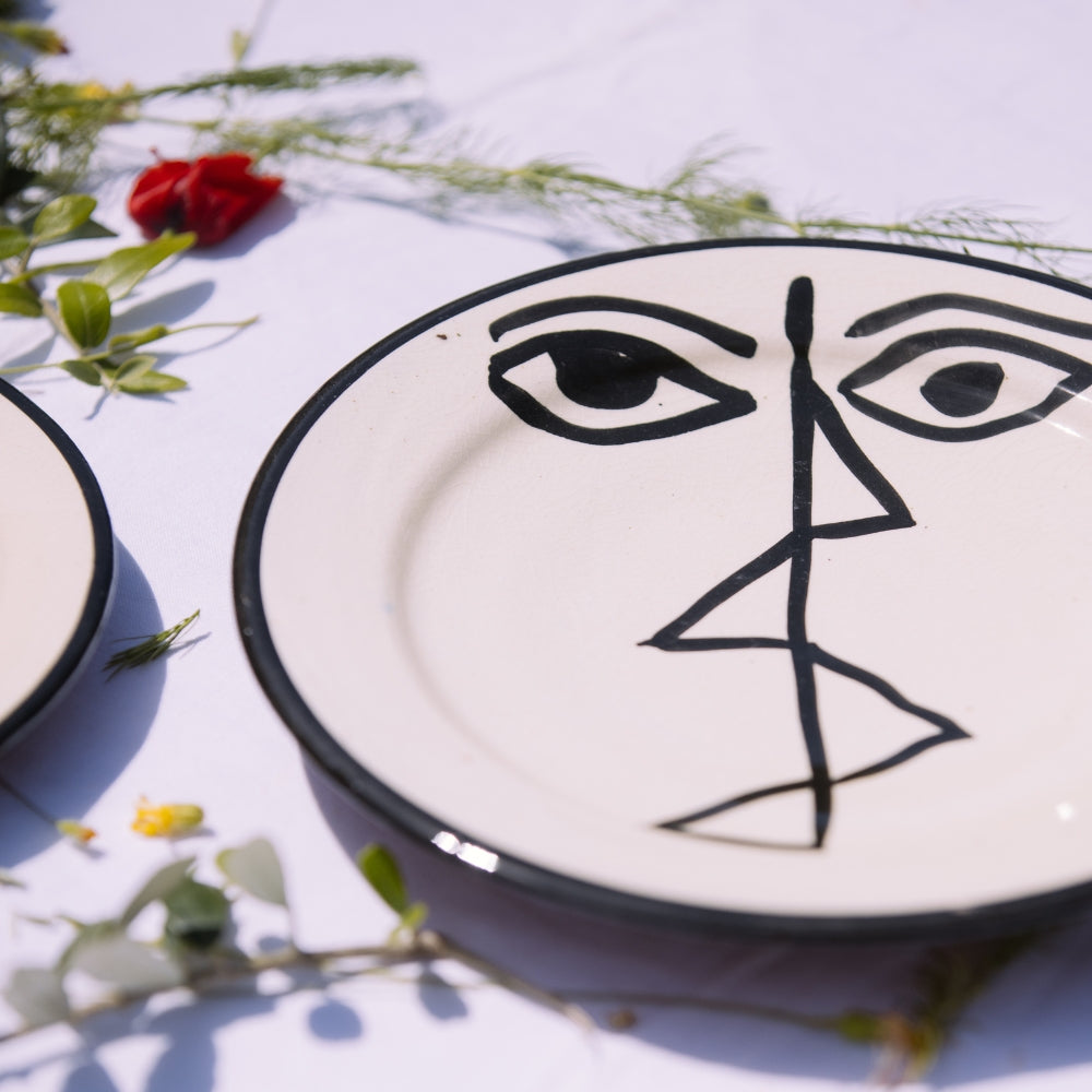 assiette en céramique blanche