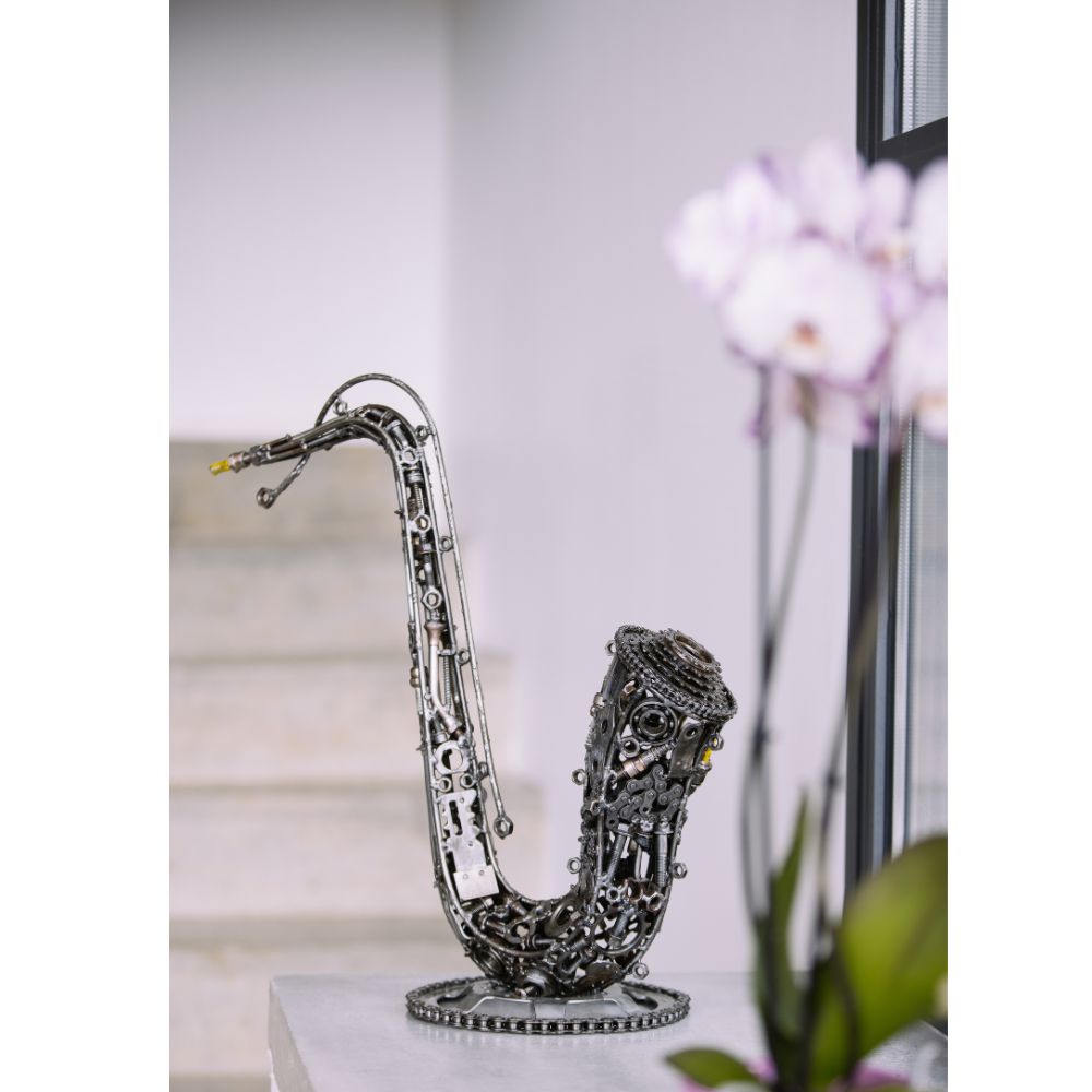 Saxophone en métal piece voiture