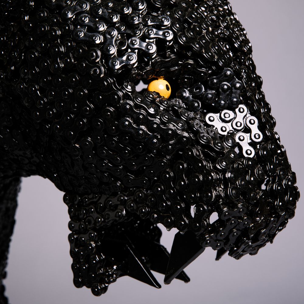 grande statue leopard